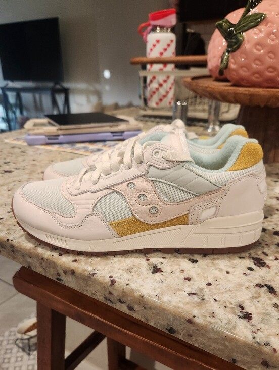 Saucony Shoes - Sz 9 Saucony Women's Shadow 5000